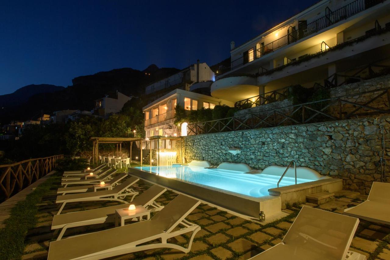Hotel Il Pino Праяно Екстериор снимка