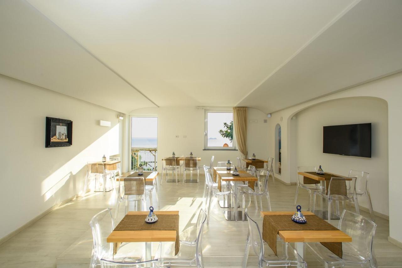 Hotel Il Pino Праяно Екстериор снимка
