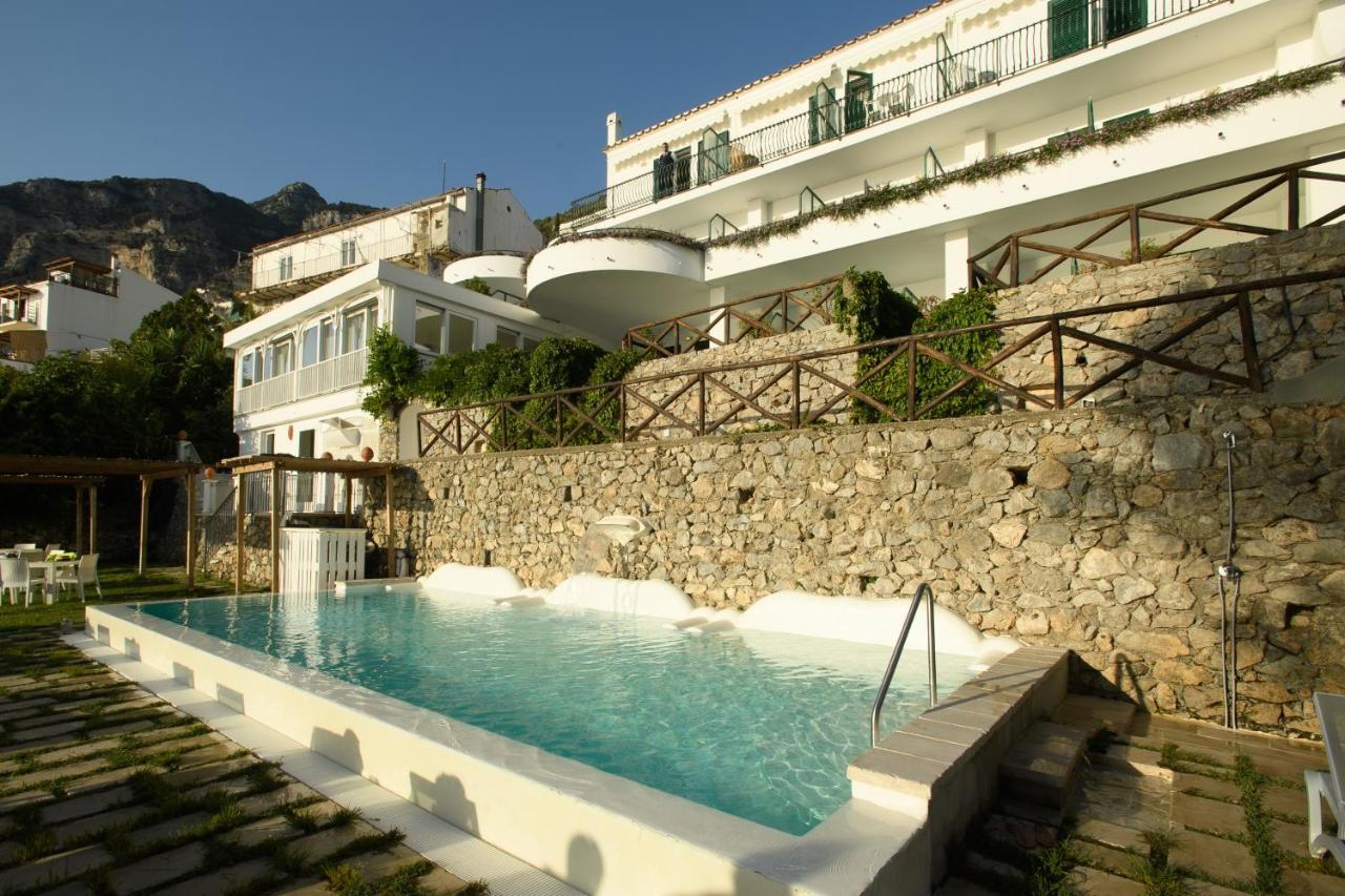 Hotel Il Pino Праяно Екстериор снимка