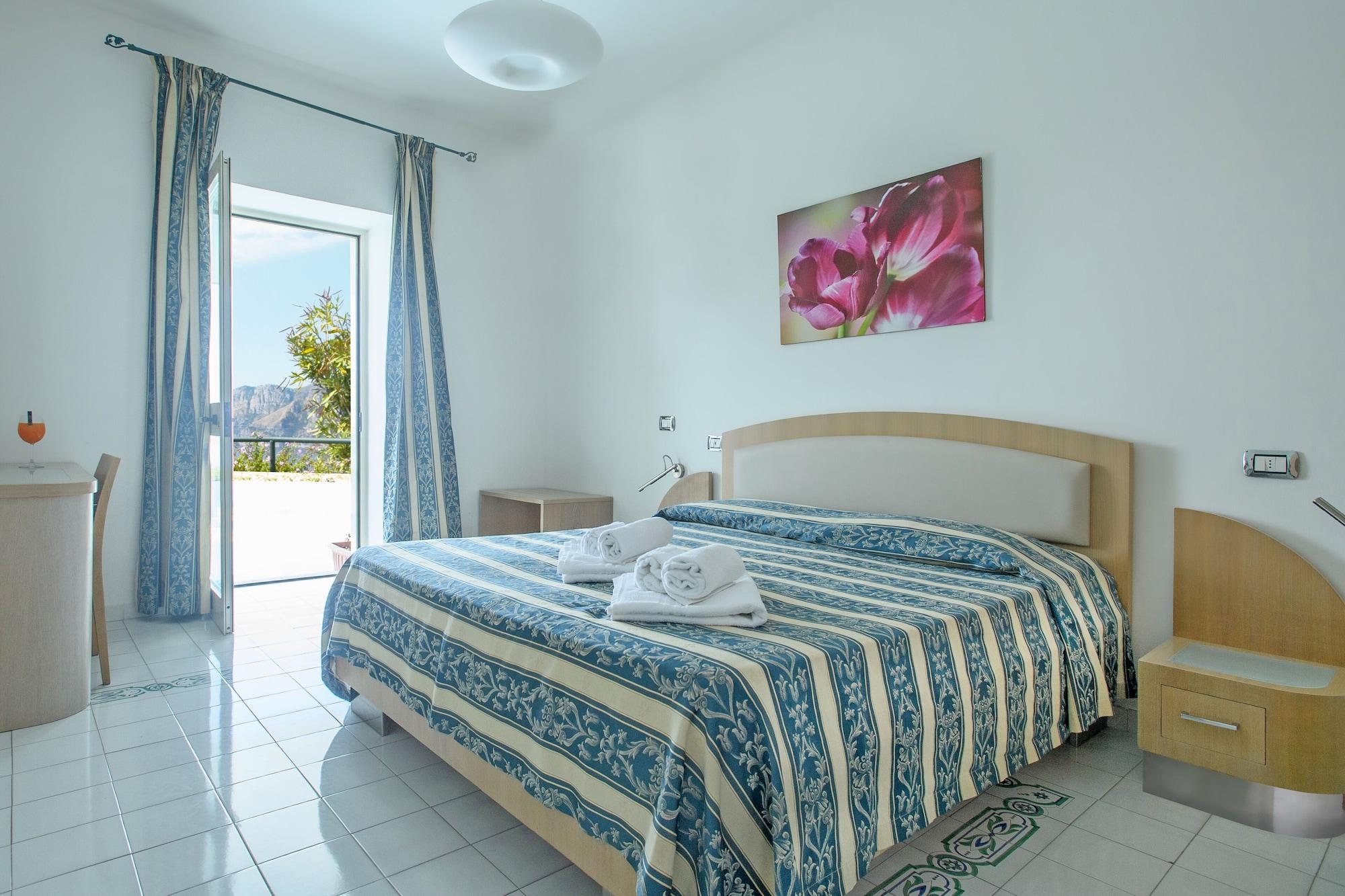 Hotel Il Pino Праяно Екстериор снимка