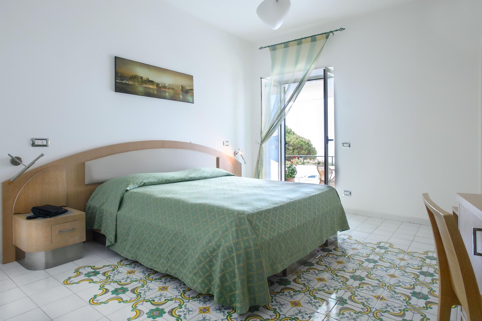 Hotel Il Pino Праяно Екстериор снимка