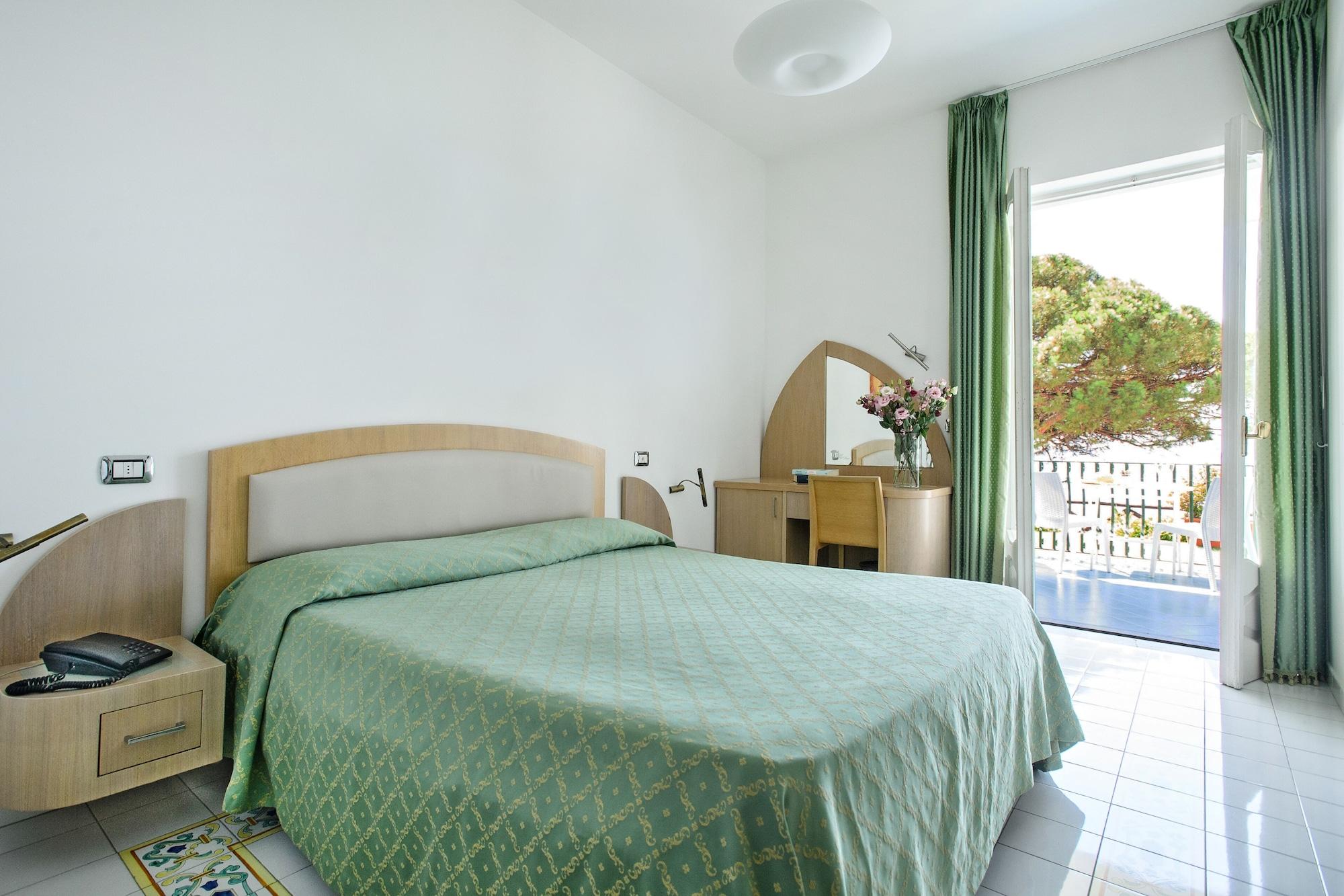 Hotel Il Pino Праяно Екстериор снимка