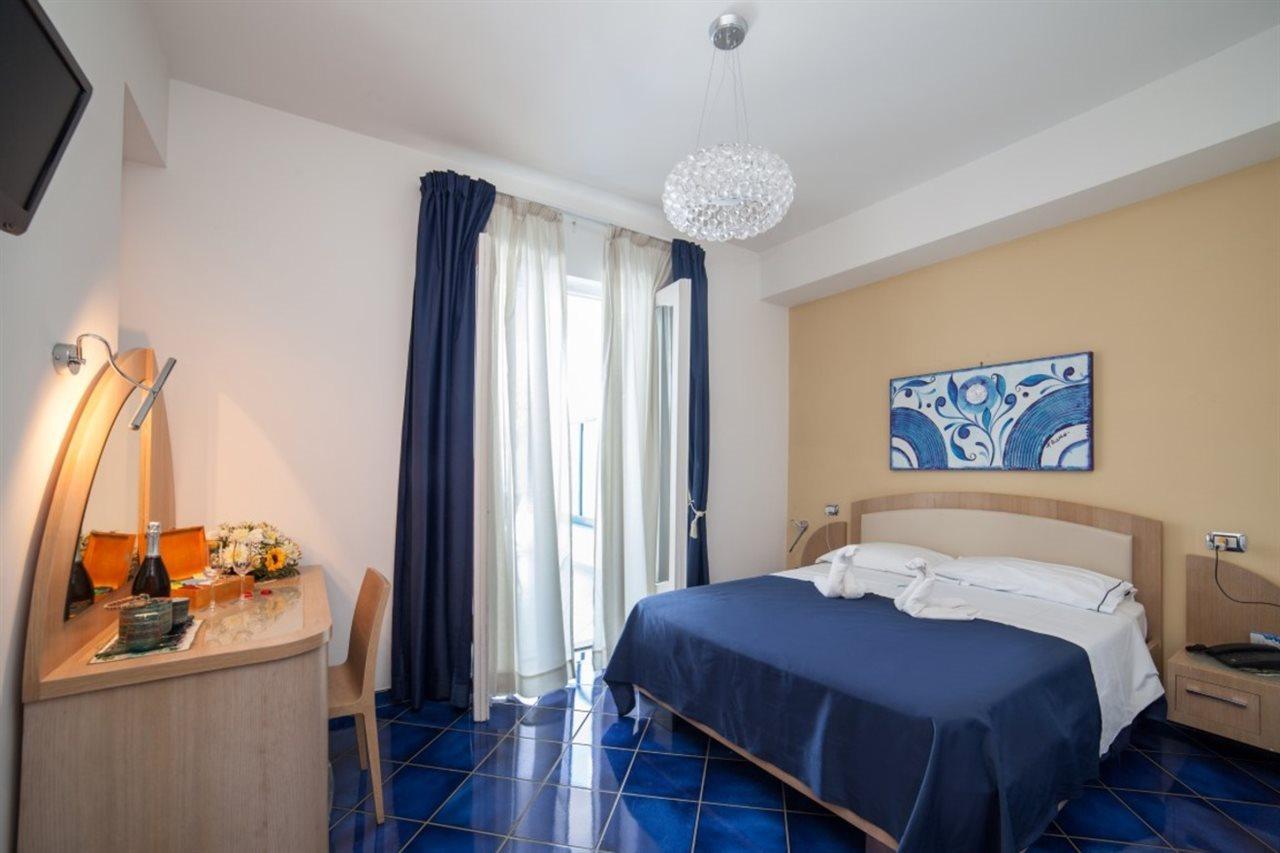 Hotel Il Pino Праяно Екстериор снимка